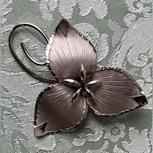 Vintage Bond-Boyd Trillium Sterling Silver Brooch Pin Textured Floral Design